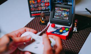 隔壁机长大叔是饿狼!